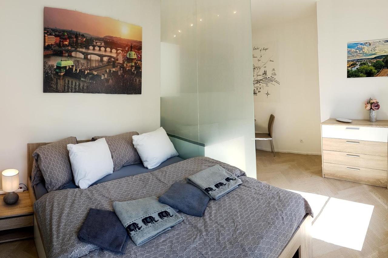 Onsite Free Garage Parking, 10Min Centre By Bus Apartment Praga Exterior foto