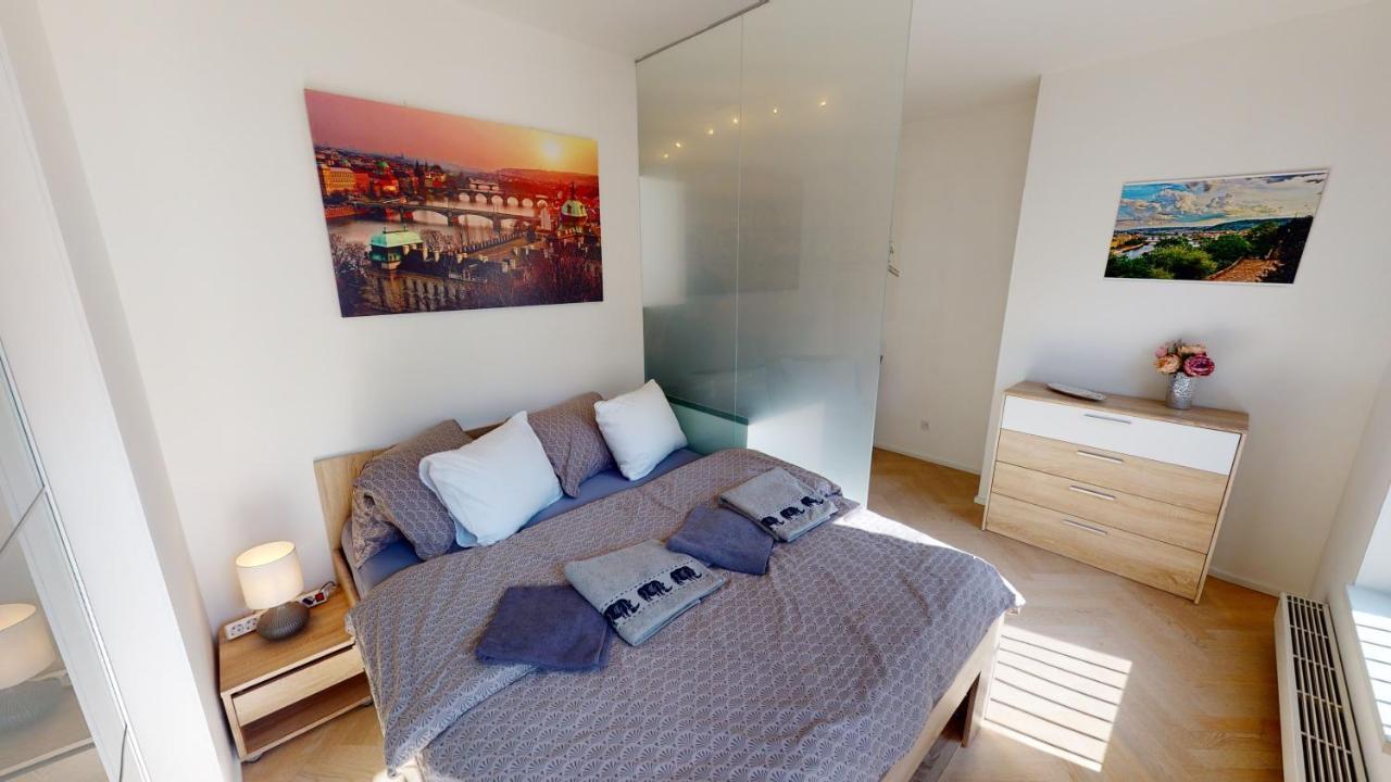 Onsite Free Garage Parking, 10Min Centre By Bus Apartment Praga Exterior foto